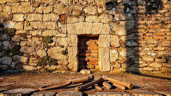 Top astuces pour restaurer les fondations d'une maison ancienne